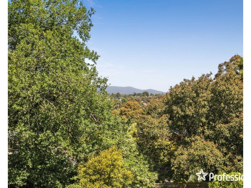 6 Baradine Road, Mooroolbark VIC 3138