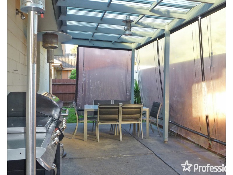 2 Moana Drive, Mooroolbark VIC 3138