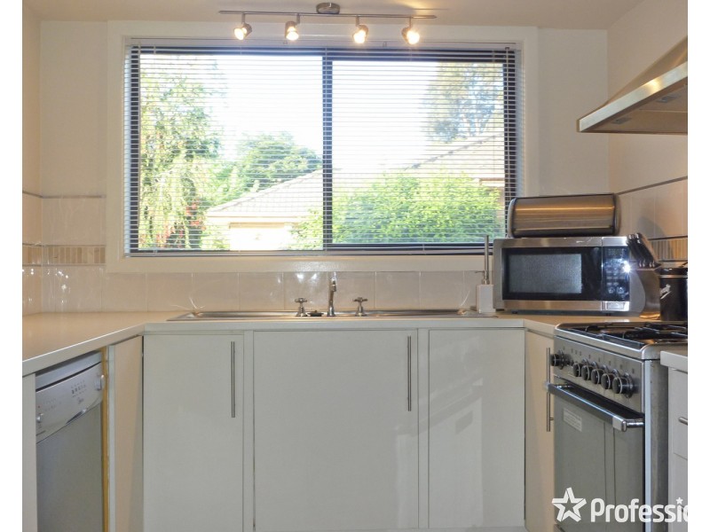 2 Moana Drive, Mooroolbark VIC 3138
