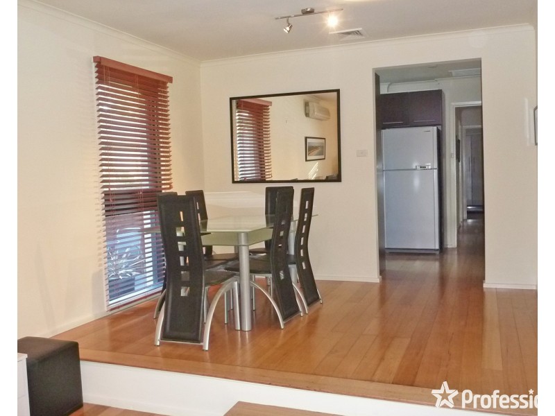 2 Moana Drive, Mooroolbark VIC 3138