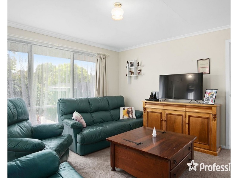 3 Honeysuckle Walk, Croydon South VIC 3136