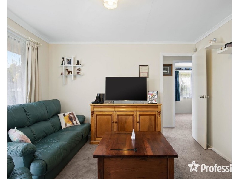 3 Honeysuckle Walk, Croydon South VIC 3136