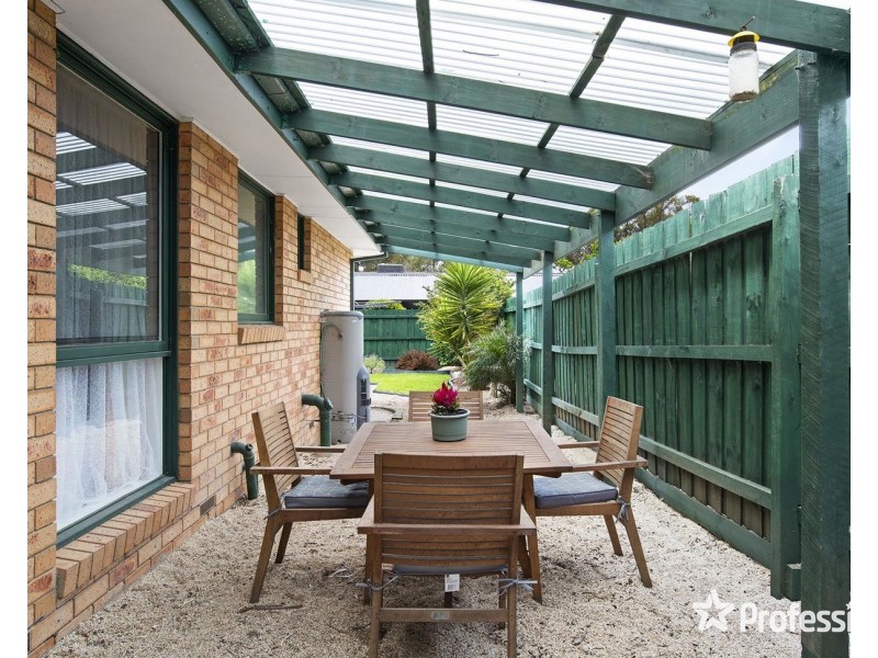 3 Honeysuckle Walk, Croydon South VIC 3136