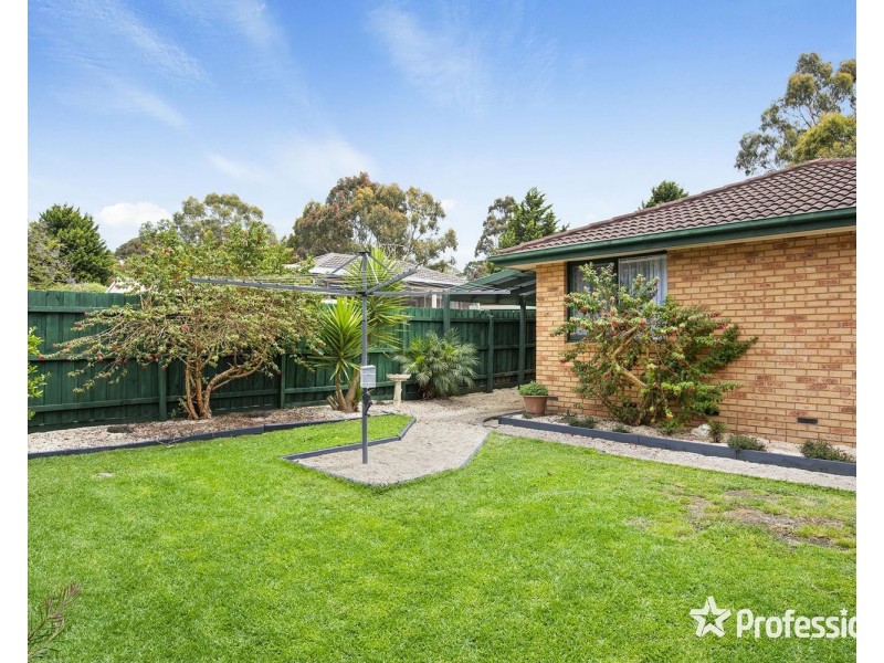 3 Honeysuckle Walk, Croydon South VIC 3136