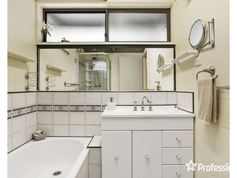 32 Jacaranda Avenue, Kilsyth VIC 3137