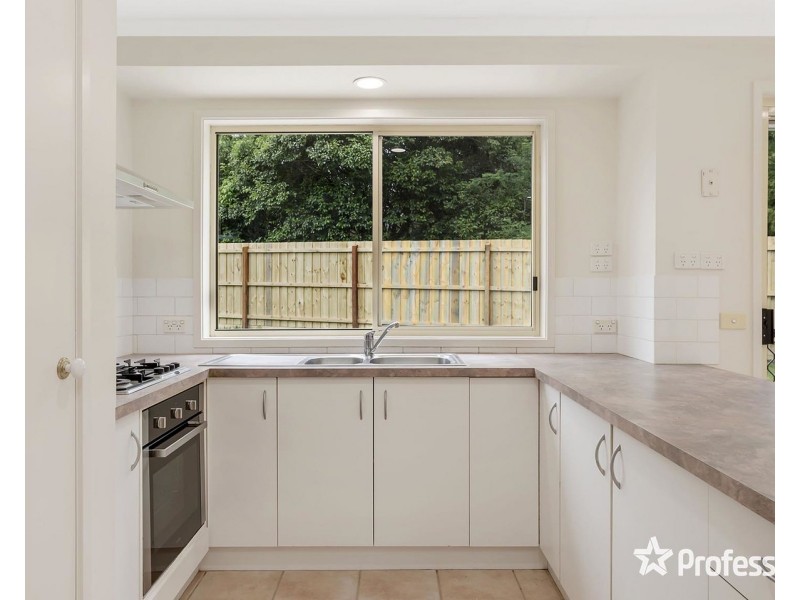 25 Charlwood Drive, Mooroolbark VIC 3138
