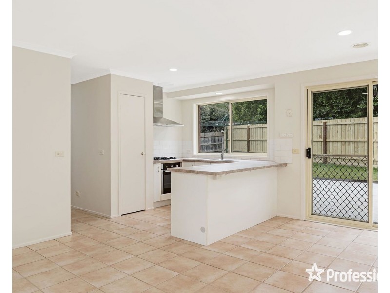 25 Charlwood Drive, Mooroolbark VIC 3138