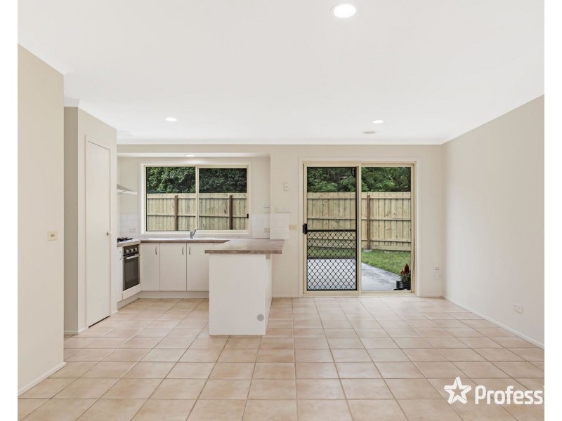 25 Charlwood Drive, Mooroolbark VIC 3138