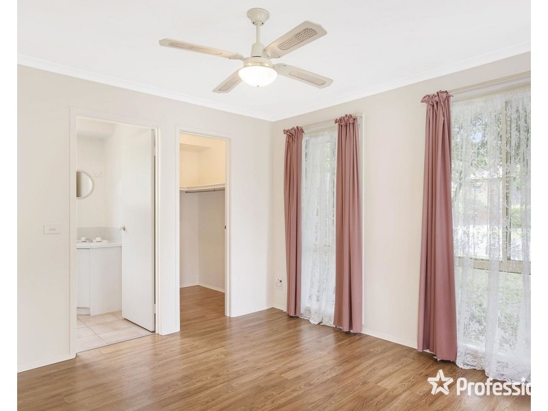 25 Charlwood Drive, Mooroolbark VIC 3138