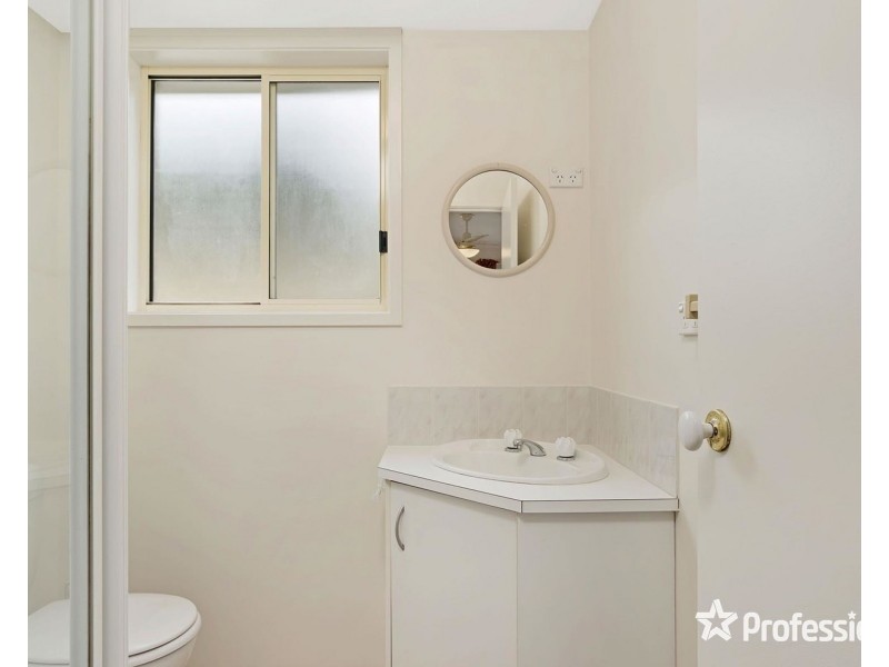 25 Charlwood Drive, Mooroolbark VIC 3138