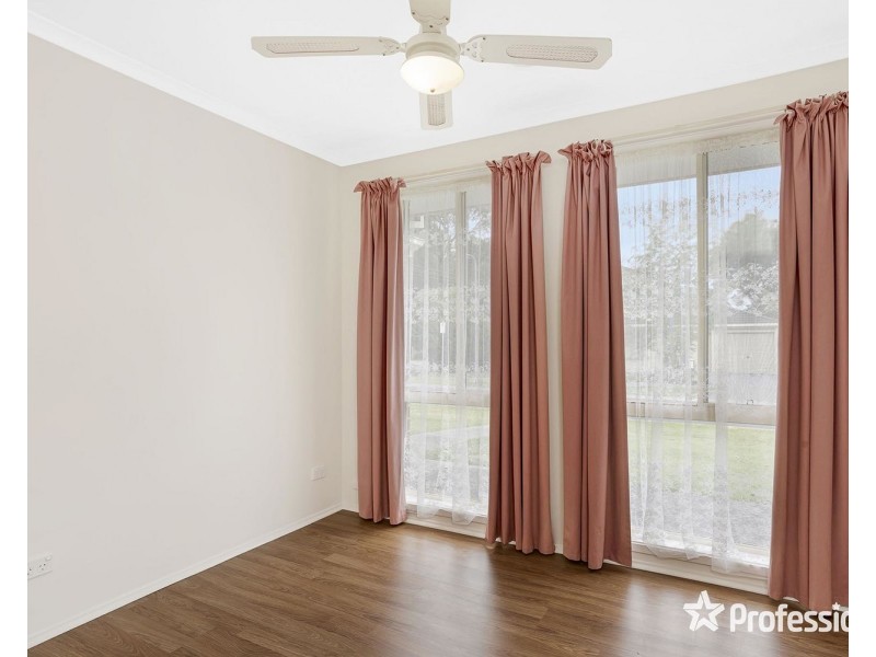 25 Charlwood Drive, Mooroolbark VIC 3138