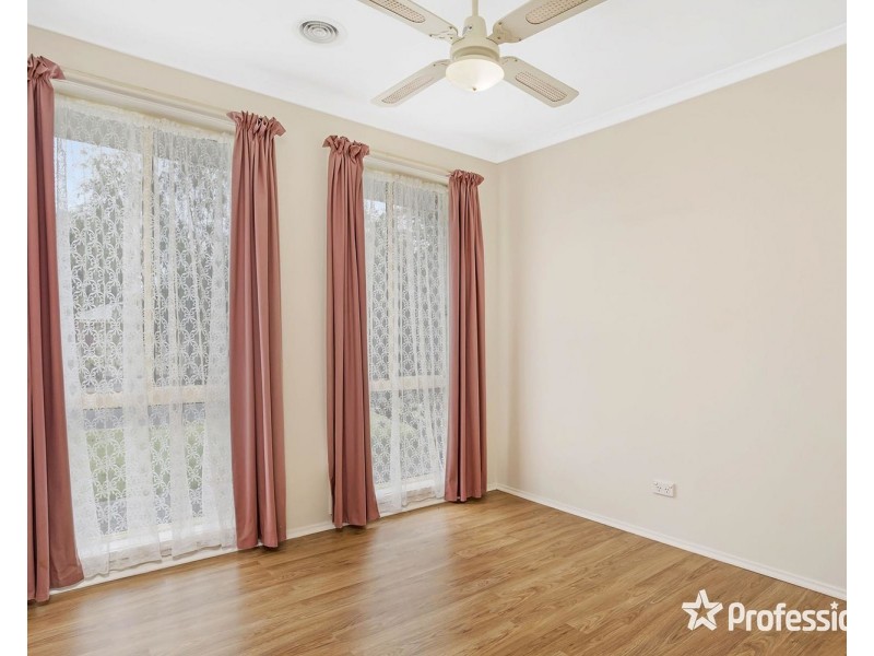 25 Charlwood Drive, Mooroolbark VIC 3138