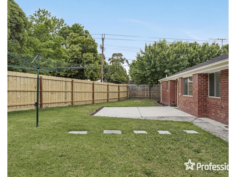 25 Charlwood Drive, Mooroolbark VIC 3138