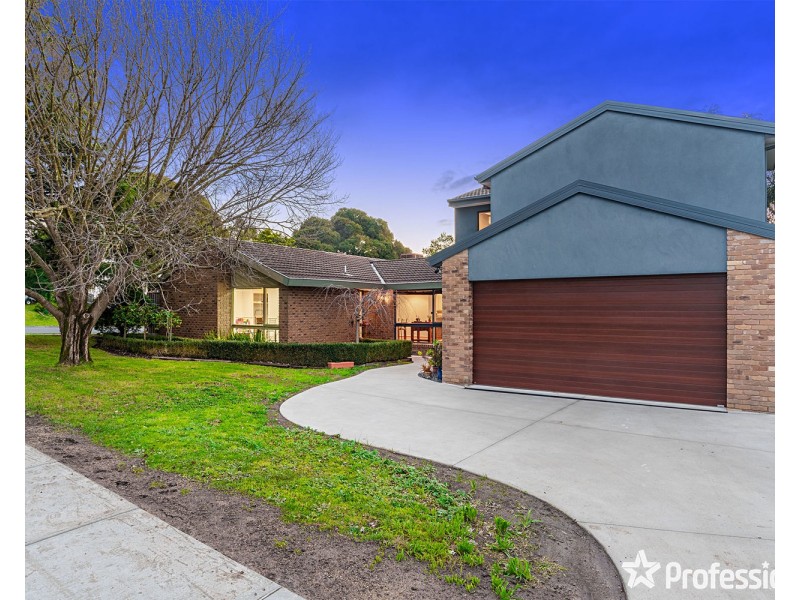 1 Crown Point Ridge, Chirnside Park VIC 3116