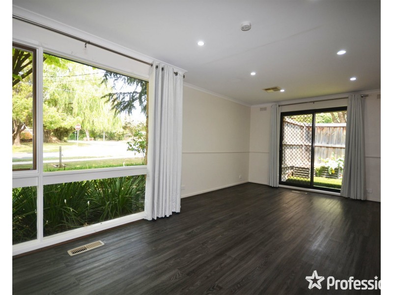 1 Crown Point Ridge, Chirnside Park VIC 3116