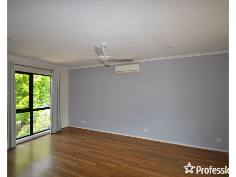 1 Crown Point Ridge, Chirnside Park VIC 3116