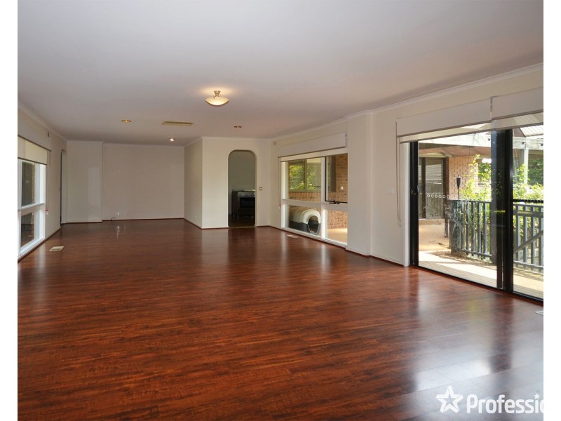 1 Crown Point Ridge, Chirnside Park VIC 3116