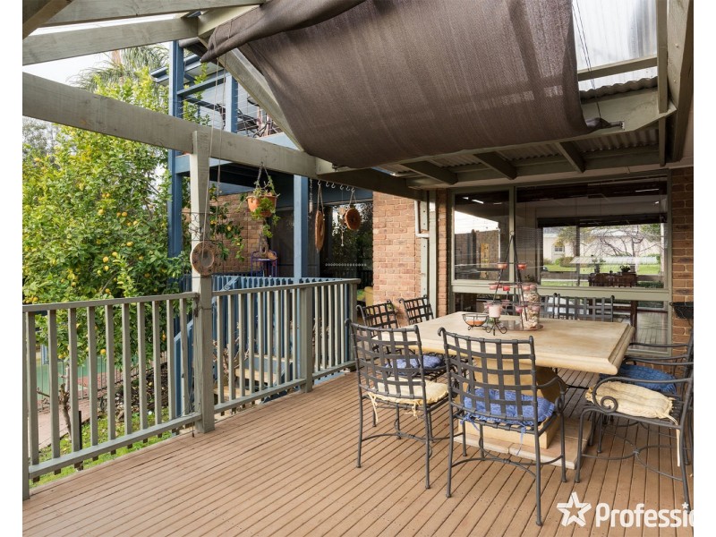 1 Crown Point Ridge, Chirnside Park VIC 3116