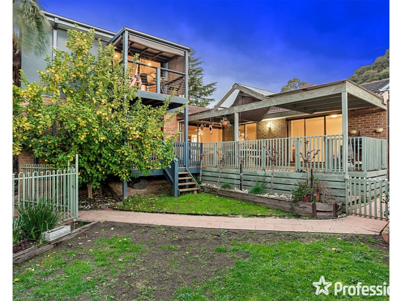 1 Crown Point Ridge, Chirnside Park VIC 3116