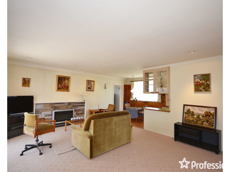 23 Diane Crescent, Mooroolbark VIC 3138