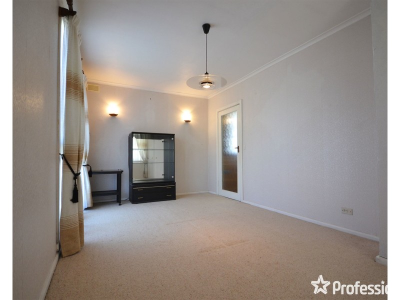 23 Diane Crescent, Mooroolbark VIC 3138