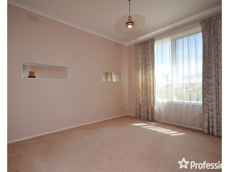23 Diane Crescent, Mooroolbark VIC 3138