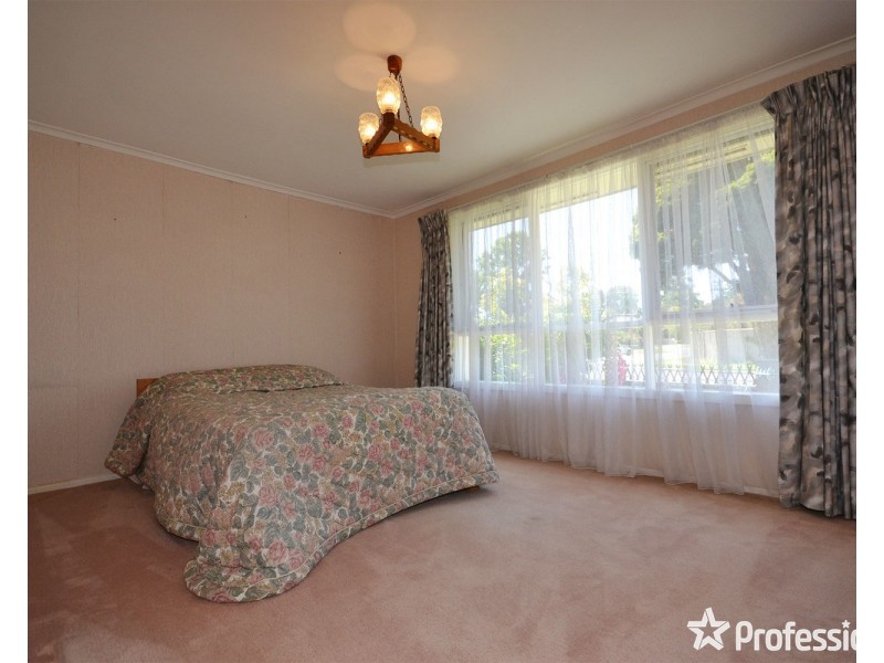 23 Diane Crescent, Mooroolbark VIC 3138