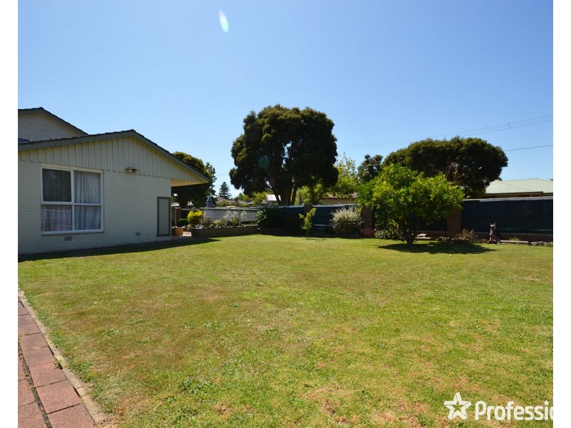 23 Diane Crescent, Mooroolbark VIC 3138