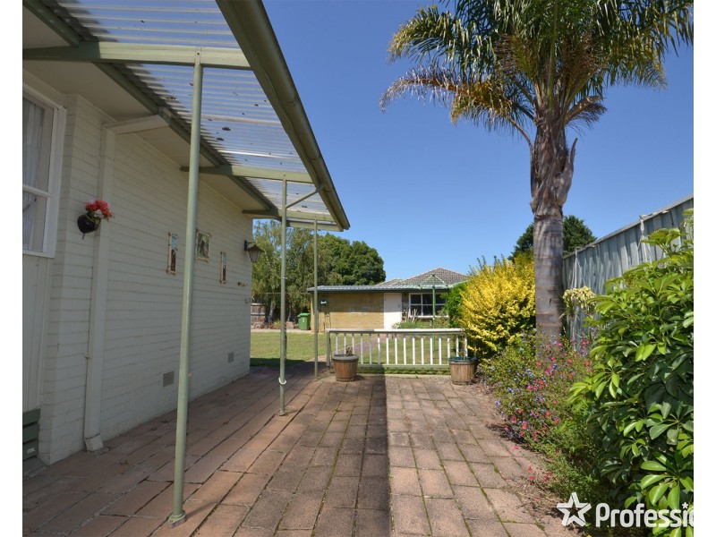 23 Diane Crescent, Mooroolbark VIC 3138