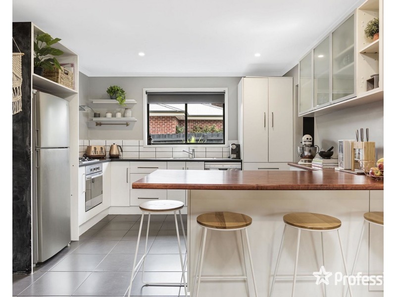 56 Blackburn Road, Mooroolbark VIC 3138