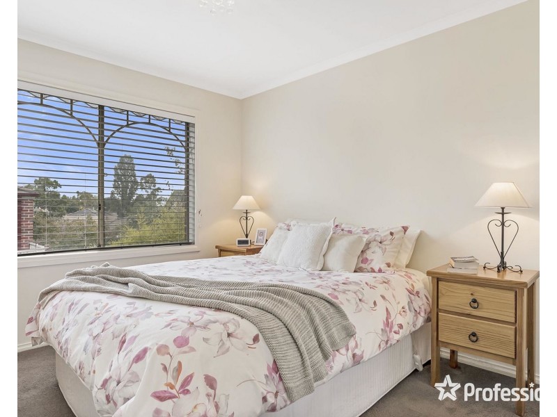 12/15 Cambridge Road, Mooroolbark VIC 3138