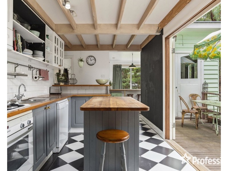 12 Watkins Crescent, Mount Evelyn VIC 3796