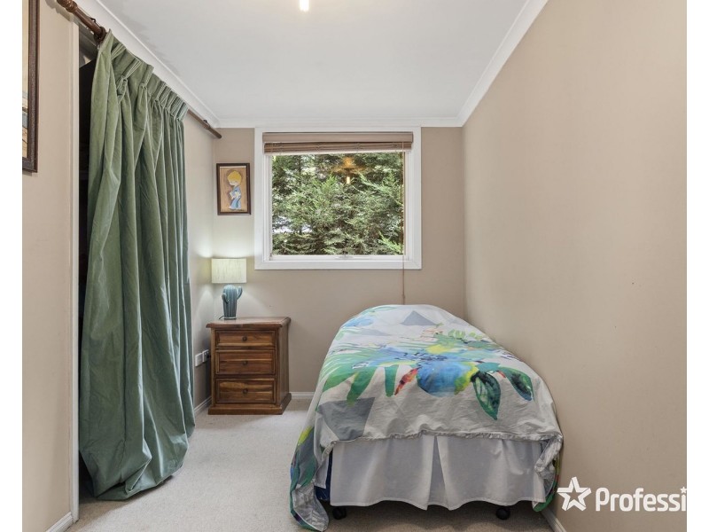 12 Watkins Crescent, Mount Evelyn VIC 3796