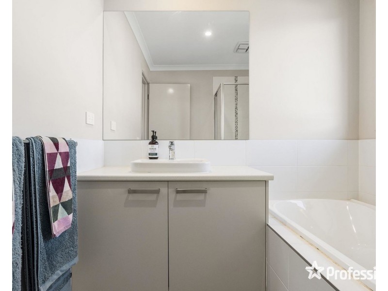 1 Nolan Avenue, Mooroolbark VIC 3138