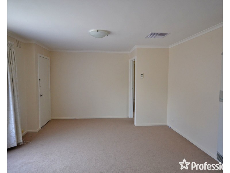 4/4 Starcross Avenue, Croydon VIC 3136