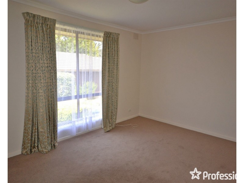 4/4 Starcross Avenue, Croydon VIC 3136