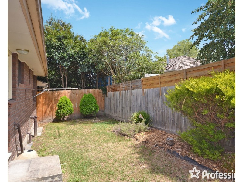 4/4 Starcross Avenue, Croydon VIC 3136