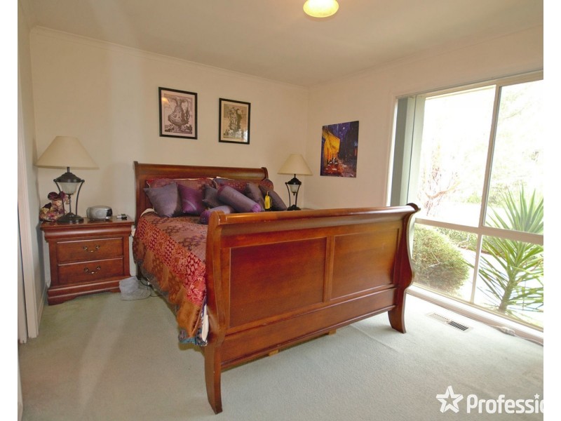 2/10 Dennis Street, Croydon VIC 3136