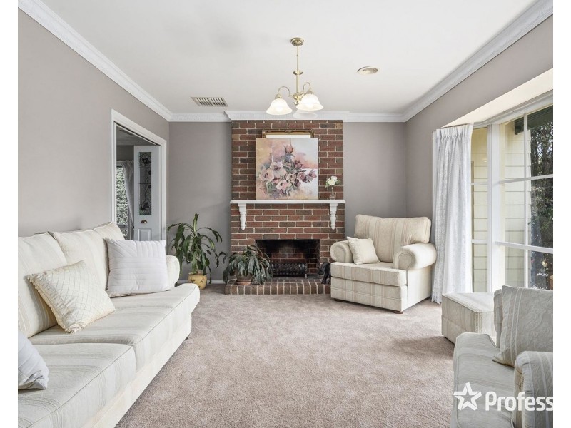 2 Bransdale Close, Mooroolbark VIC 3138