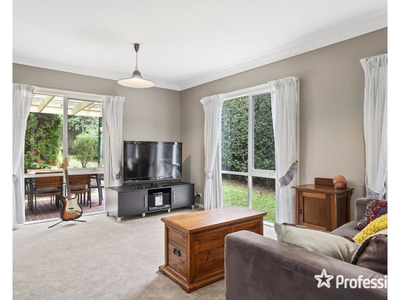 2 Bransdale Close, Mooroolbark VIC 3138