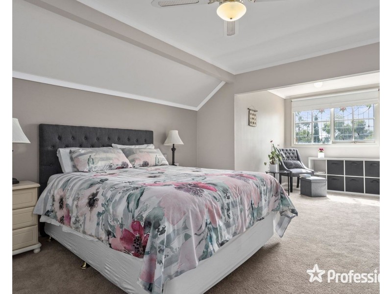 2 Bransdale Close, Mooroolbark VIC 3138
