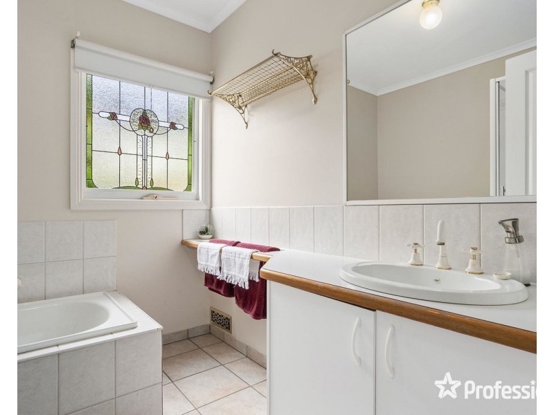 2 Bransdale Close, Mooroolbark VIC 3138