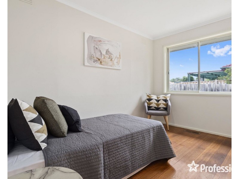 116 Esther Crescent, Mooroolbark VIC 3138