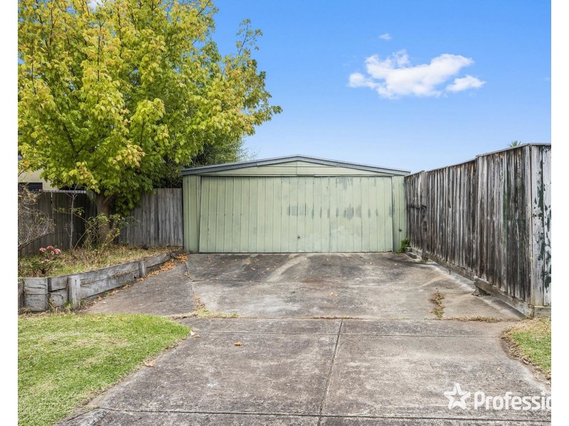 116 Esther Crescent, Mooroolbark VIC 3138