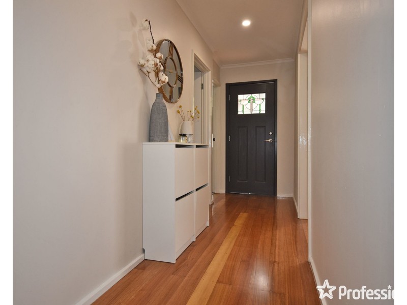 73 Esther Crescent, Mooroolbark VIC 3138