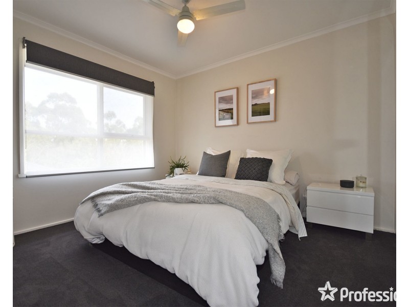 73 Esther Crescent, Mooroolbark VIC 3138