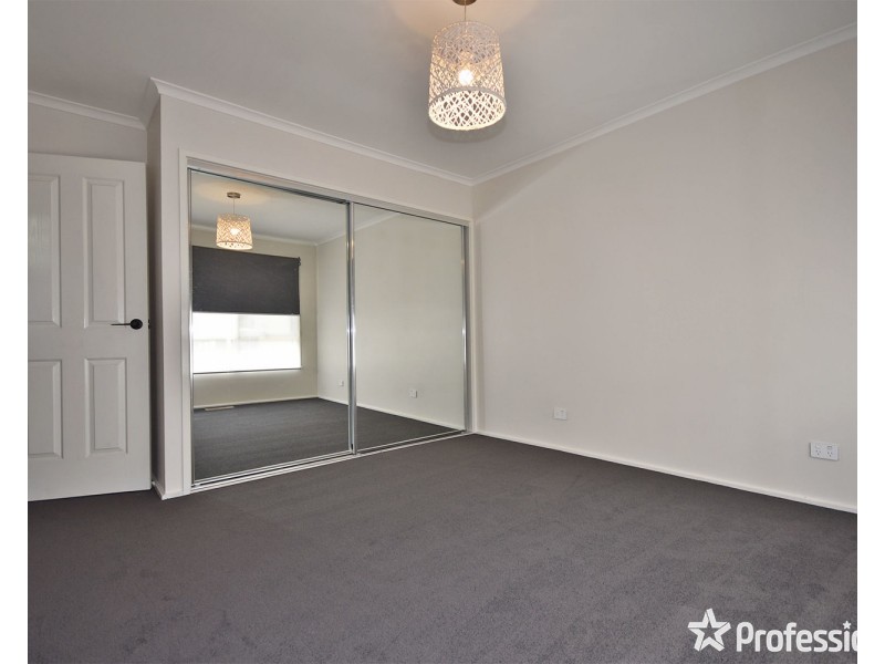 73 Esther Crescent, Mooroolbark VIC 3138