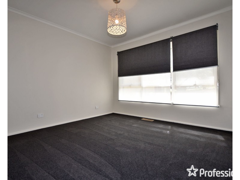 73 Esther Crescent, Mooroolbark VIC 3138