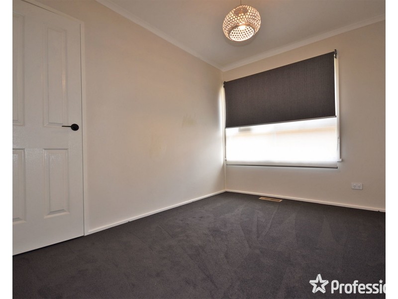 73 Esther Crescent, Mooroolbark VIC 3138