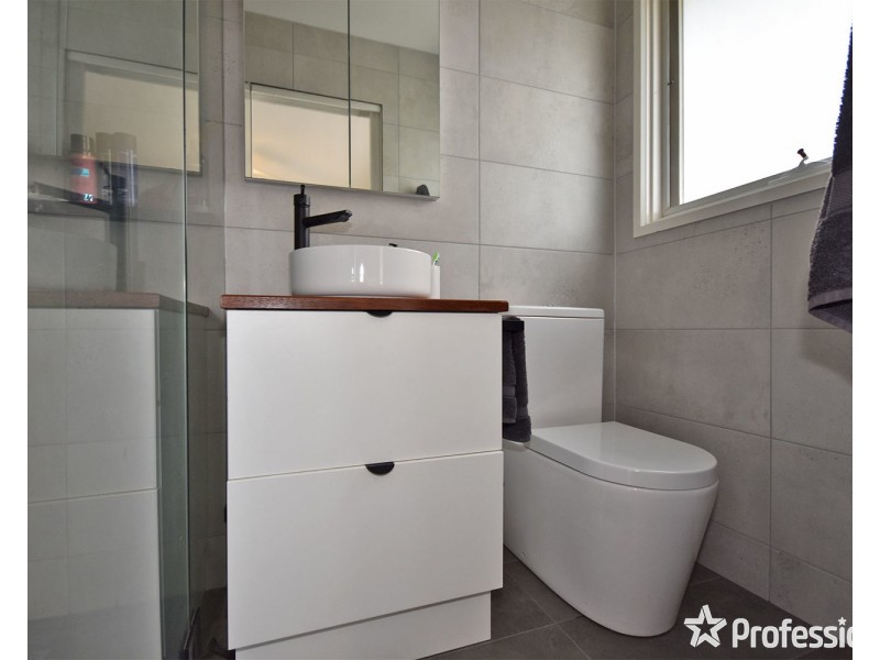 73 Esther Crescent, Mooroolbark VIC 3138